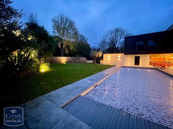 Maison à vendre 8 pièces 318m²