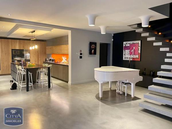 Maison à vendre 8 pièces 318m²