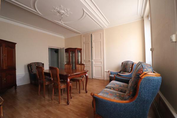 Appartement Nevers  ancien, charme, fonctionnalite, 2 chambres proche centre-ville, cour