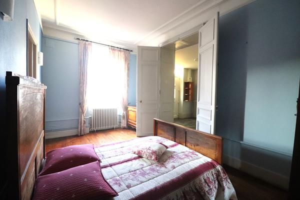 Appartement Nevers  ancien, charme, fonctionnalite, 2 chambres proche centre-ville, cour