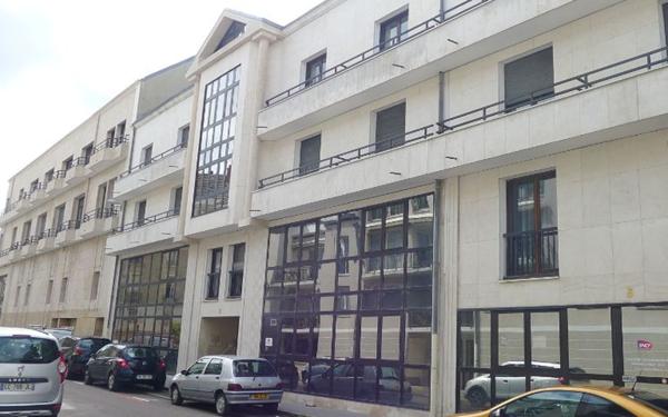 Stationnement à louer    Dijon