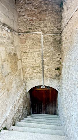 NOAILLES PROCHE Maison a vendre  6 pieces,  3 Chambres, sejour, salon, cheminee, garage, grange, cave , jardin