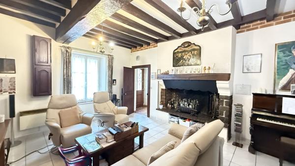 NOAILLES PROCHE Maison a vendre  6 pieces,  3 Chambres, sejour, salon, cheminee, garage, grange, cave , jardin