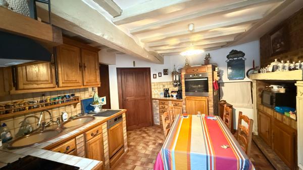 NOAILLES PROCHE Maison a vendre  6 pieces,  3 Chambres, sejour, salon, cheminee, garage, grange, cave , jardin