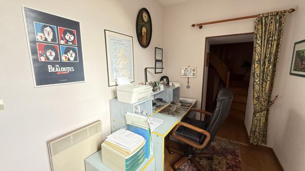 NOAILLES PROCHE Maison a vendre  6 pieces,  3 Chambres, sejour, salon, cheminee, garage, grange, cave , jardin