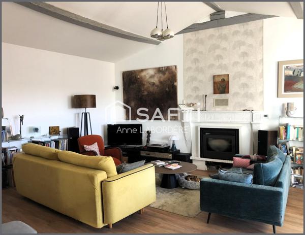 Très belle rénovation située à 30 minutes des portes de La Rochelle.