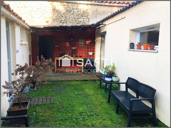 Très belle rénovation située à 30 minutes des portes de La Rochelle.