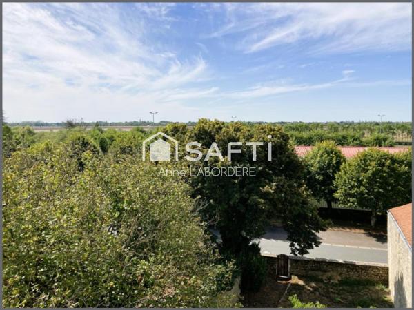 Très belle rénovation située à 30 minutes des portes de La Rochelle.