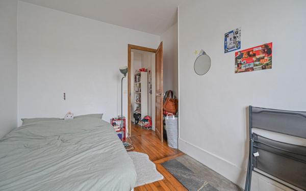 Appartement à vendre    2 pièces • 29,87 m2 Paris 18