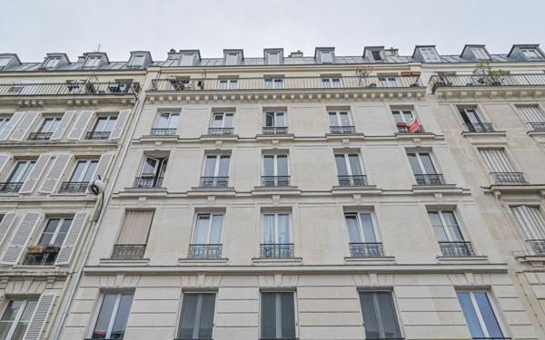 Appartement à vendre    2 pièces • 29,87 m2 Paris 18