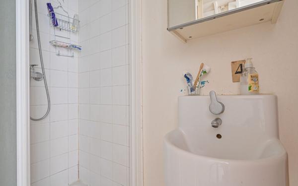 Appartement à vendre    2 pièces • 29,87 m2 Paris 18