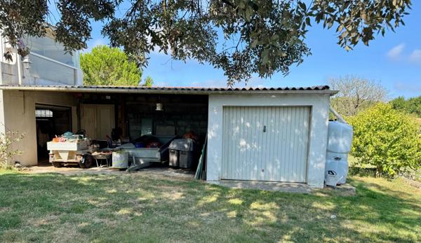 Maison avec parc arboré et dépendances