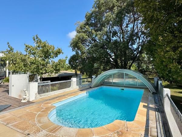 Maison avec parc arboré et dépendances