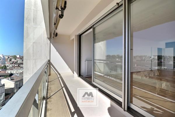 BORDEAUX quartier Croix Blanche, à vendre appartement avec 4 chambres , 2 balcons et parking en sous-sol