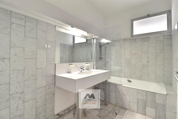 BORDEAUX quartier Croix Blanche, à vendre appartement avec 4 chambres , 2 balcons et parking en sous-sol