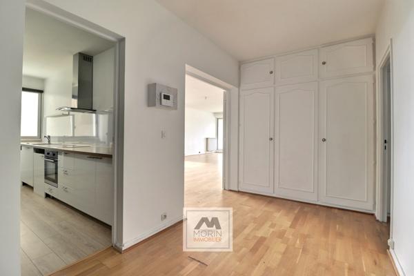 BORDEAUX quartier Croix Blanche, à vendre appartement avec 4 chambres , 2 balcons et parking en sous-sol