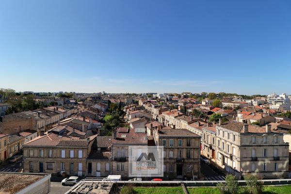 BORDEAUX quartier Croix Blanche, à vendre appartement avec 4 chambres , 2 balcons et parking en sous-sol