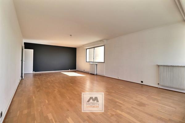BORDEAUX quartier Croix Blanche, à vendre appartement avec 4 chambres , 2 balcons et parking en sous-sol