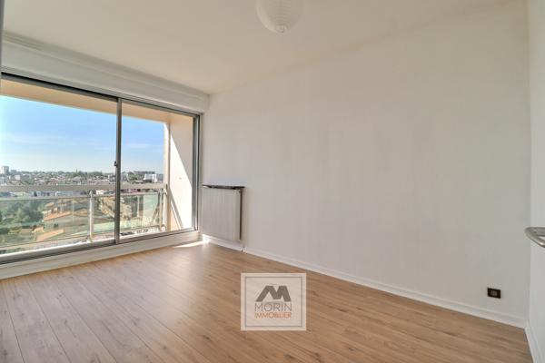 BORDEAUX quartier Croix Blanche, à vendre appartement avec 4 chambres , 2 balcons et parking en sous-sol