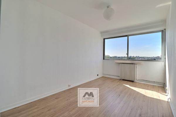 BORDEAUX quartier Croix Blanche, à vendre appartement avec 4 chambres , 2 balcons et parking en sous-sol