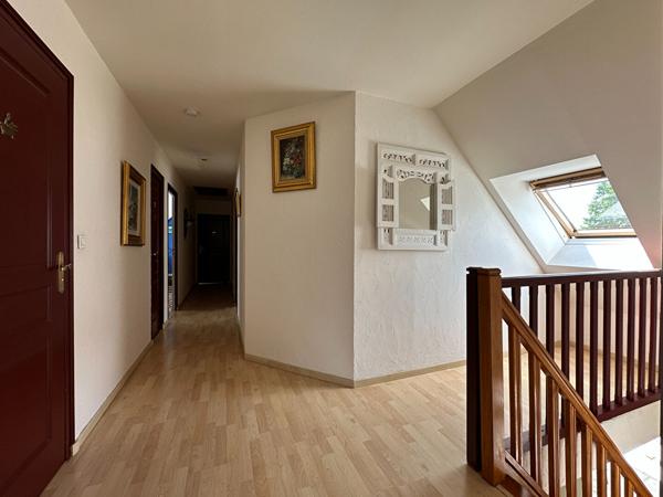 Maison familiale de 190m² avec 6 chambres, implantée sur son terrain de 4900m² !