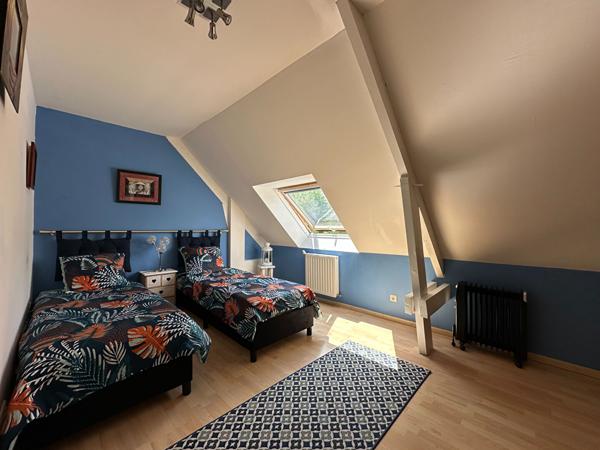 Maison familiale de 190m² avec 6 chambres, implantée sur son terrain de 4900m² !