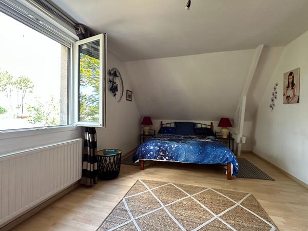 Maison familiale de 190m² avec 6 chambres, implantée sur son terrain de 4900m² !