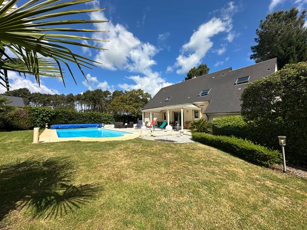 Maison familiale de 190m² avec 6 chambres, implantée sur son terrain de 4900m² !