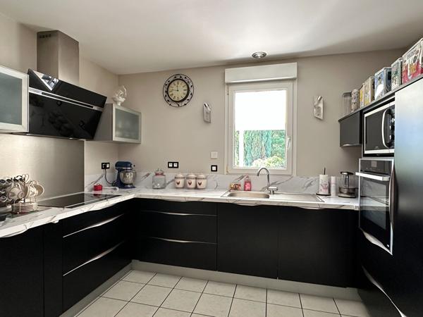 Maison familiale de 190m² avec 6 chambres, implantée sur son terrain de 4900m² !