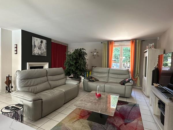 Maison familiale de 190m² avec 6 chambres, implantée sur son terrain de 4900m² !