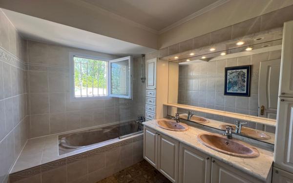 Maison à vendre    5 pièces • 130 m2 Mérignac