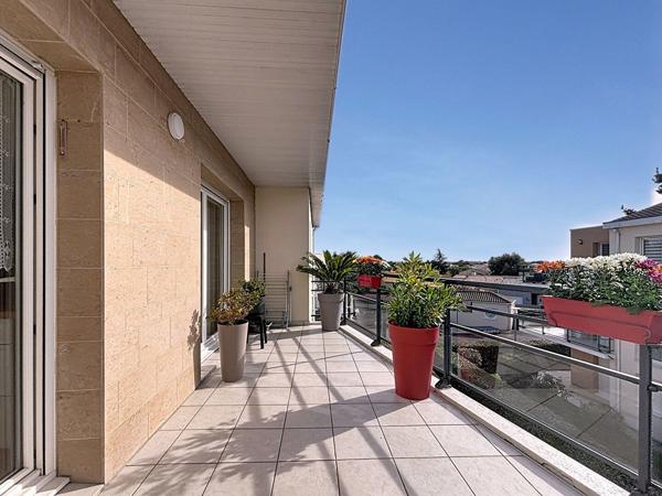 Appartement Les Sables d'Olonne  bourg Château 3 pièces 60.38 m² terrasse 2 parkings proche commerces