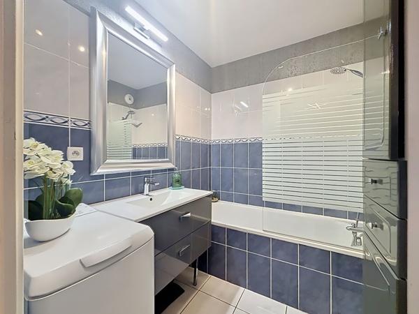 Appartement Les Sables d'Olonne  bourg Château 3 pièces 60.38 m² terrasse 2 parkings proche commerces