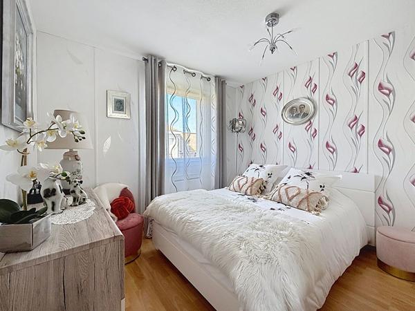 Appartement Les Sables d'Olonne  bourg Château 3 pièces 60.38 m² terrasse 2 parkings proche commerces