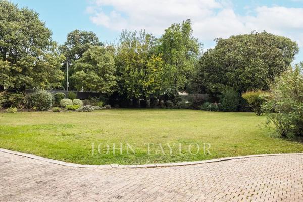 EXCLUSIVITÉ - LE BOUSCAT - MAISON DE MAÎTRE - TERRAIN DE 2 000 M² - DIVISION PARCELLAIRE POSSIBLE
