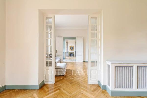 EXCLUSIVITÉ - LE BOUSCAT - MAISON DE MAÎTRE - TERRAIN DE 2 000 M² - DIVISION PARCELLAIRE POSSIBLE