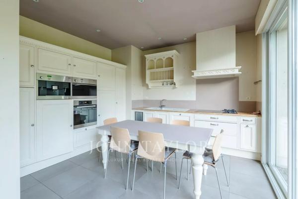 EXCLUSIVITÉ - LE BOUSCAT - MAISON DE MAÎTRE - TERRAIN DE 2 000 M² - DIVISION PARCELLAIRE POSSIBLE