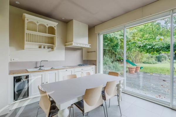 EXCLUSIVITÉ - LE BOUSCAT - MAISON DE MAÎTRE - TERRAIN DE 2 000 M² - DIVISION PARCELLAIRE POSSIBLE