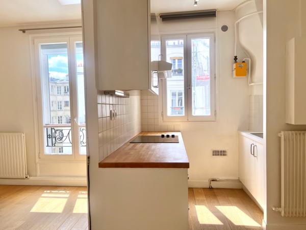 Paris (75011) Grand studio rue de Malte en étage élevé avec ascenseur