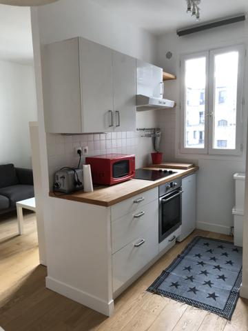 Paris (75011) Grand studio rue de Malte en étage élevé avec ascenseur