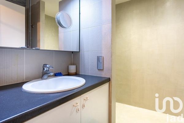 Appartement 3 pièces de 71 m² à Paris (75017)