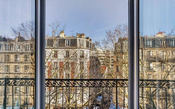 Appartement à vendre    2 pièces • 42,50 m2 Paris 17