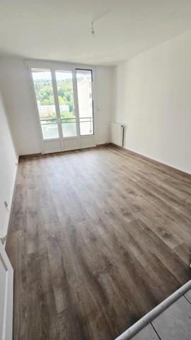 T3 entièrement rénové – 55,55 m² – 2 balcons – Ascenseur – Cave