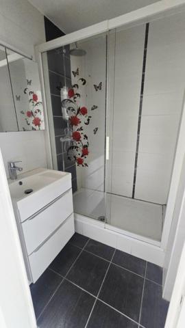T3 entièrement rénové – 55,55 m² – 2 balcons – Ascenseur – Cave