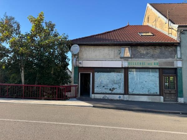IMMEUBLE  LOCAL COMMERCIAL +  APPARTEMENT + 2 PLATEAUX  A RENOVER HERICOURT