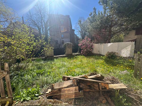 IMMEUBLE  LOCAL COMMERCIAL +  APPARTEMENT + 2 PLATEAUX  A RENOVER HERICOURT
