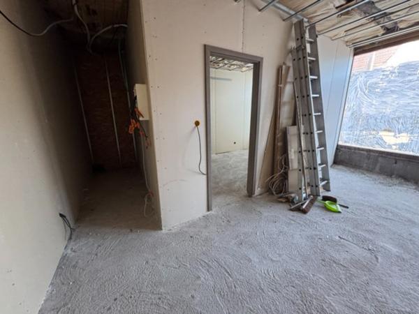 IMMEUBLE  LOCAL COMMERCIAL +  APPARTEMENT + 2 PLATEAUX  A RENOVER HERICOURT