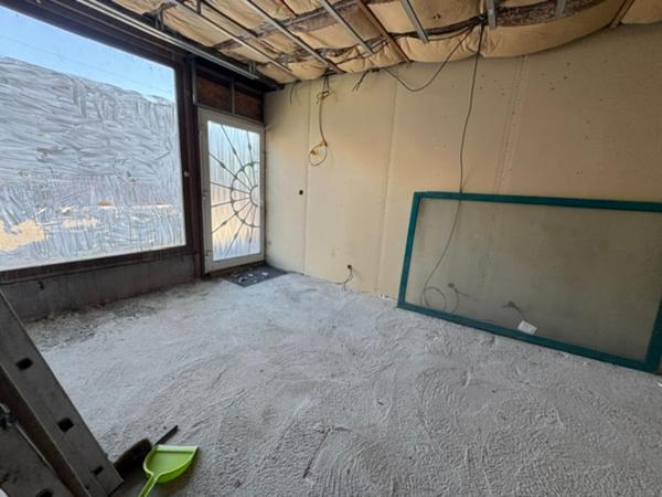 IMMEUBLE  LOCAL COMMERCIAL +  APPARTEMENT + 2 PLATEAUX  A RENOVER HERICOURT