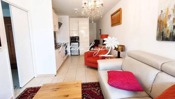 Appartement T2 avec une terrasse et une place de parking à Martigues