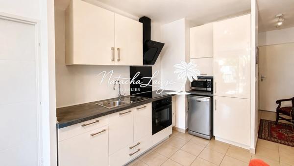 Appartement T2 avec une terrasse et une place de parking à Martigues